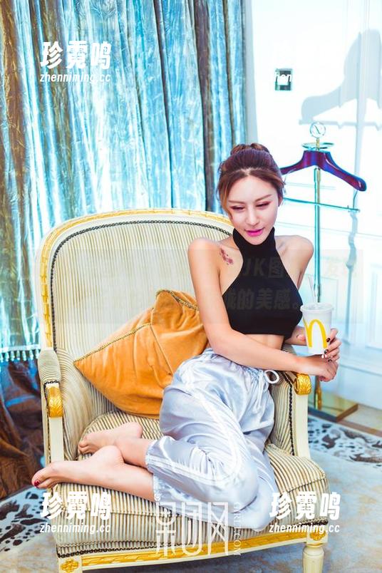 GIRLT果团网-龚玥菲 GIRLT果团网 - 看龚玥菲的JK图集,发现无圣光也有一丝朦胧的美感。