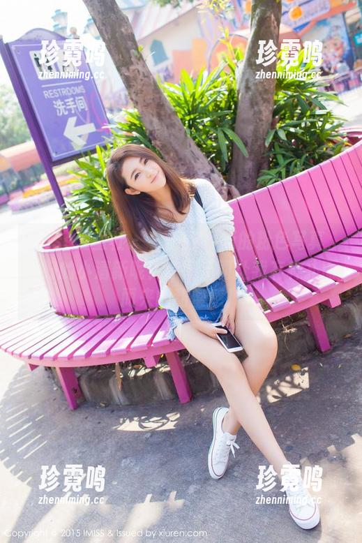 IMiss爱蜜社 - 看乐薇Vivi的粉色写真，说好的小清新呢？原图反而让我有种扑面而来的甜蜜感！