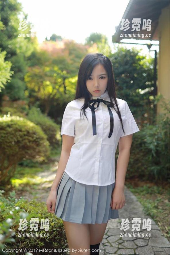 MFStar模范学院 - 小奶瓶呜呜穿着连衣裙，精选写真能令我眼前一亮