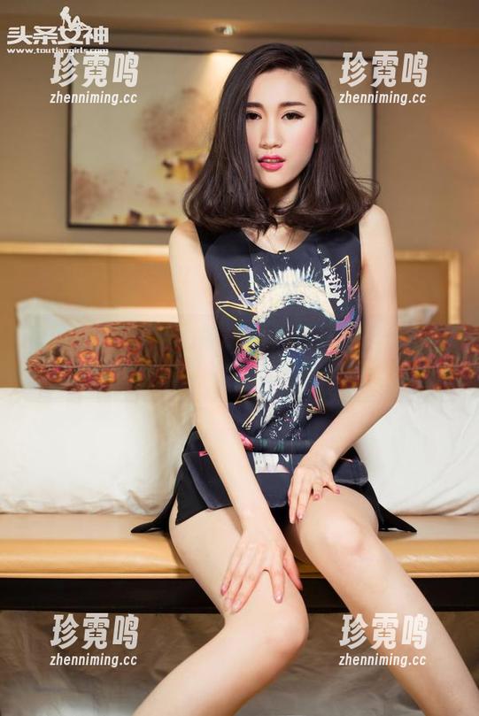 TouTiao头条女神 - 网袜私房分享：阿依努尔瓦娅的隐藏宝藏逐渐浮出水面