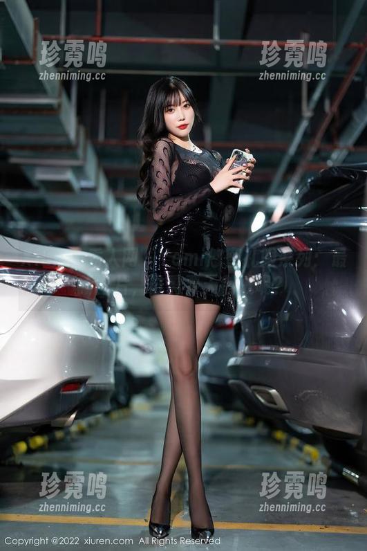 Xiuren秀人网 - Yomi悠蜜礼服系列：最新图片，谁需要天鹅绒呢？