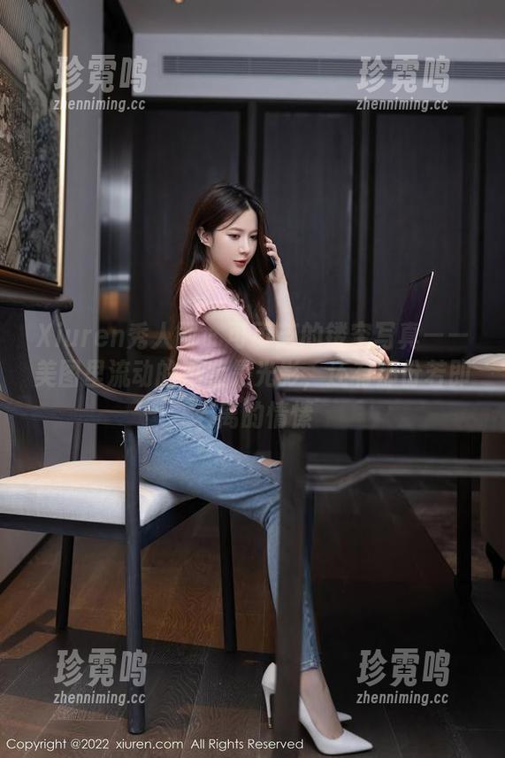 Xiuren秀人网 - 可可芝的镂空写真——美图里流动的不止是光影，还有那份若即若离的情愫