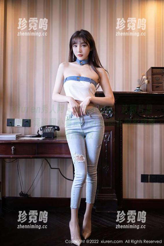 Xiuren秀人网-小薯条nienie Xiuren秀人网 - 完全不相信,这图片里的泳衣竟能和小薯条nienie的长腿形成如此强烈的反差。