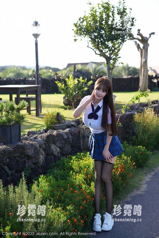 Xiuren秀人网-绮梦Cherish Xiuren秀人网 - 高清图包:绮梦Cherish穿上礼服之后,完全忽略其他的鲜花和酒水!