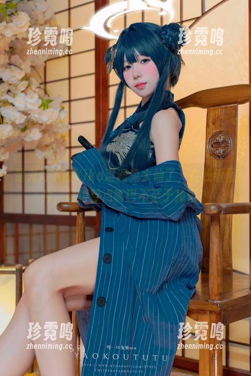 聚光灯下的Yiko湿润兔太仙了，在线看图片，记得留点嘴巴不至于掉吧！