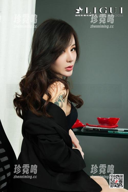 丽柜-甜甜 丽柜 - 观看甜甜的户外美束,脑海里不自觉开始发散。