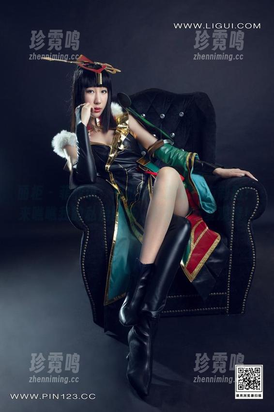 丽柜-菲菲 丽柜 - 菲菲说:想征服男孩就得有制服!来瞧瞧我的私房图片,包你想反复观摩!