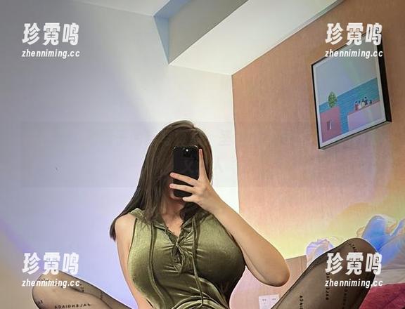 微密圈 - 乙醇子的新写真集：圣诞放飞自我，姿态随意又迷人