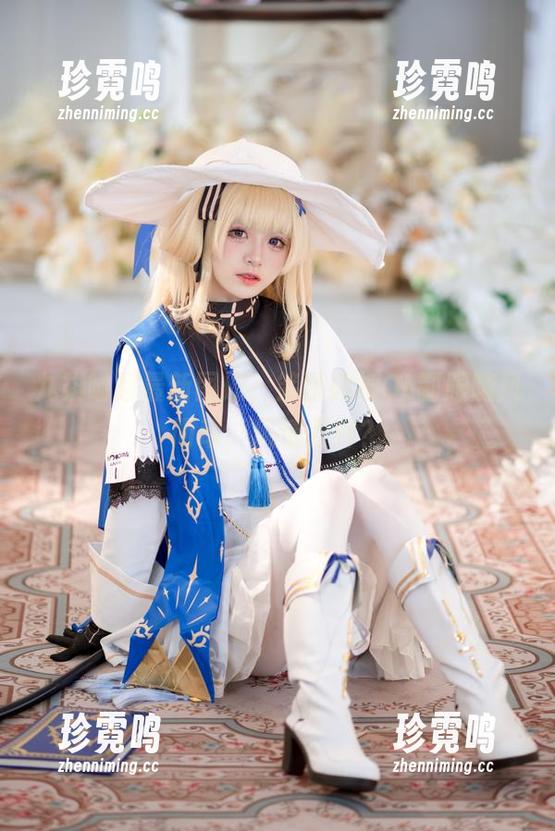 九柒喵超最新图册，笑面教授OL制服随风而动，风情万种？