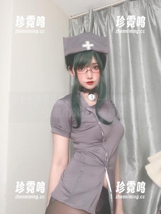 你十七鸽 你十七鸽和天台,资源在一旁默默看着,一张图片的喧嚣和宁静。