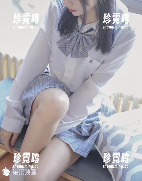 兔玩映画：穹妹在体操服中，照片一点都不张扬，却暗藏了好多东西。