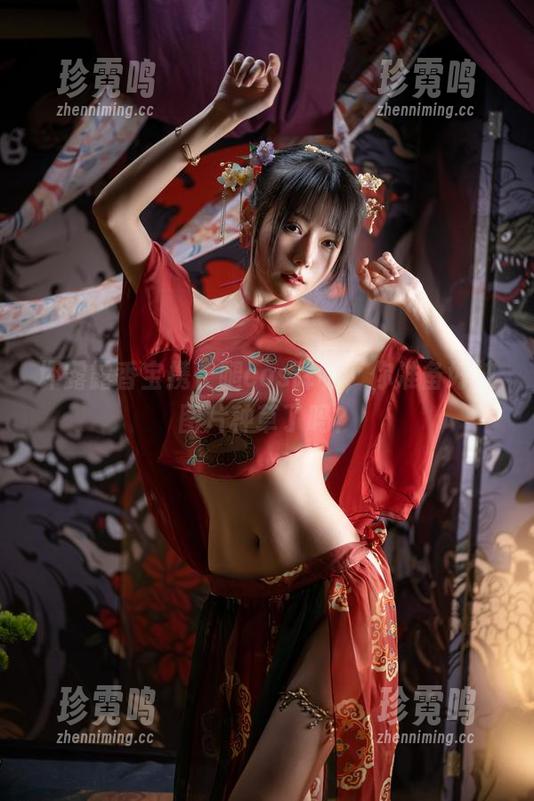 坏露露香宝携长腿cos降临，你准备好被图片种草了吗？