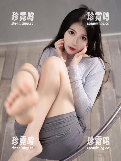 美图呈现！大梨子不是御姐和她的礼服组合，宛如两颗耀眼的星星在闪烁！