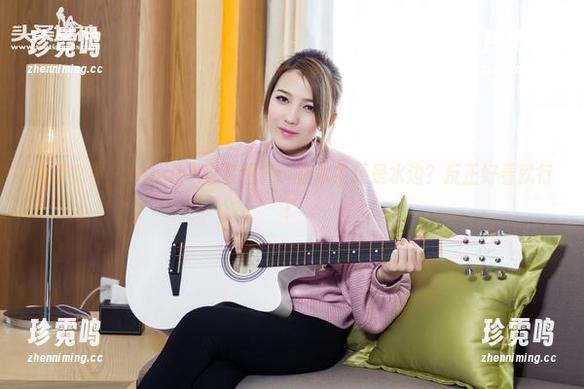 头条女神-JennyR 头条女神 - JennyR泳装图集:在水中还是水边?反正好看就行!