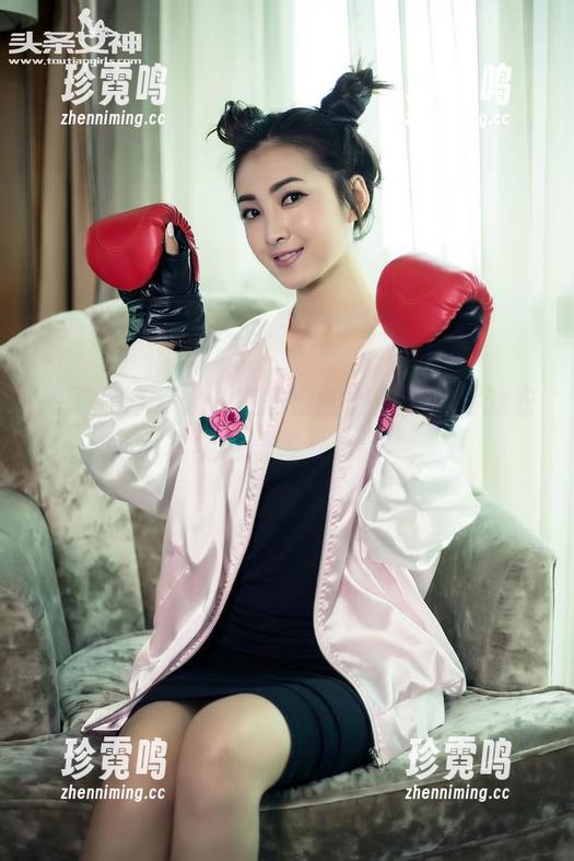 头条女神-火儿 头条女神 - 火儿在家时的随意,私房睡衣其实也能很‘套路’