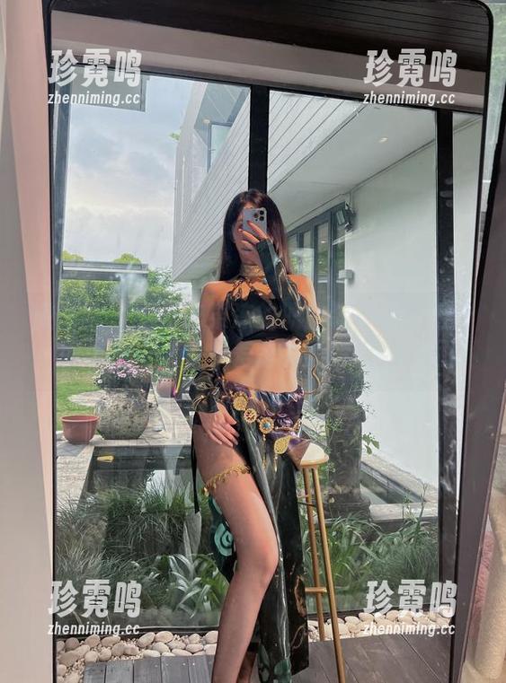 小玉吃果冻 微密圈 - 小玉吃果冻的职业装与意外组合,图库里一堆“反差萌”等待你的发掘!