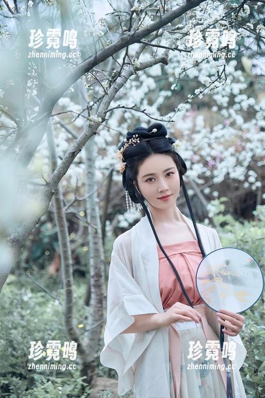 吊带年年Nnian私拍特辑：你怎么忍心不点开