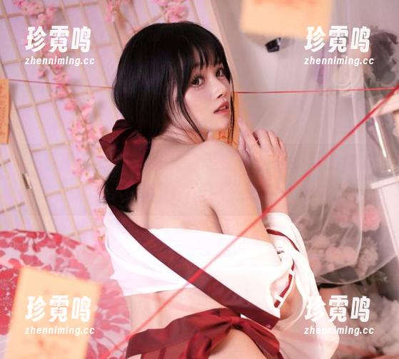 星黛鹿鹿i “星黛鹿鹿i”的豹纹泳装图集,罩纱下的谁才是真正的吸睛资源?