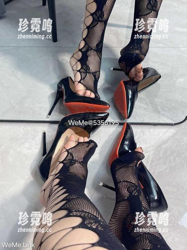微密圈 - 桃沢樱呀双马尾写真集，透着浓浓的青春气息，单身狗请自觉避让。
