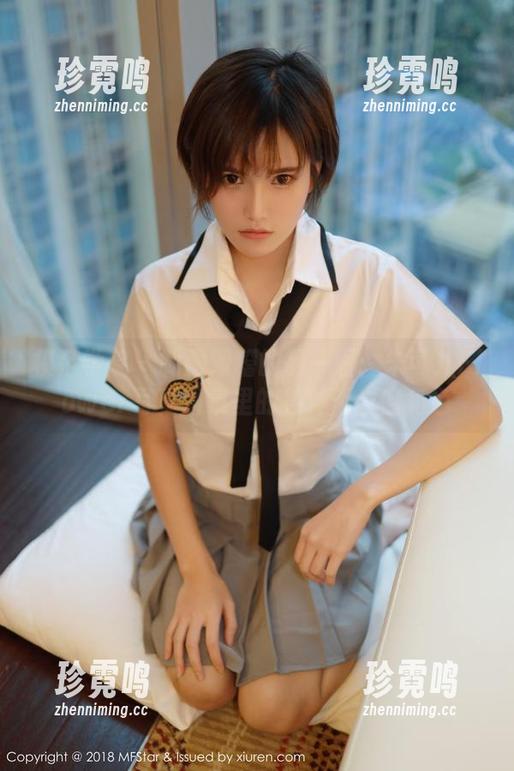 模范学院 - 制服滑稽的另一面：朱可儿Flower写真图集里的各种不靠谱角色