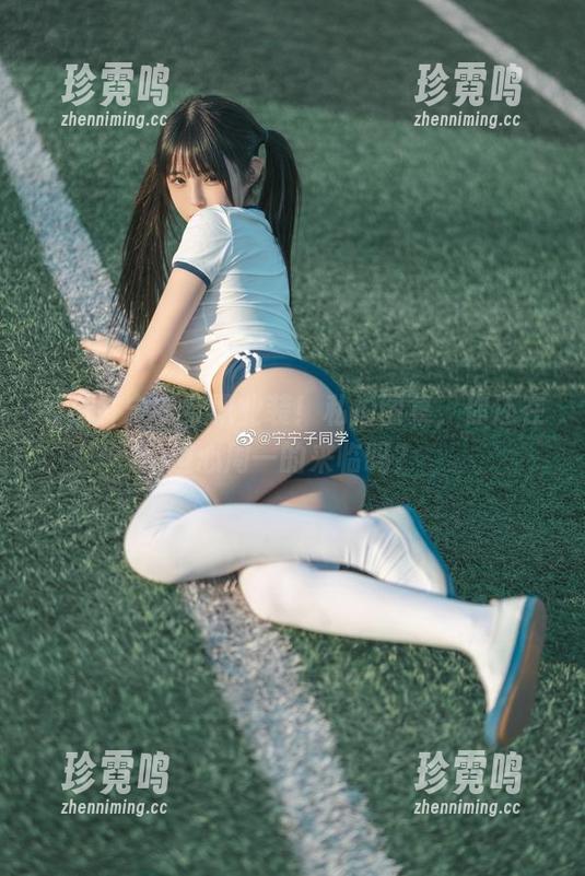 看樱井宁宁穿职业装！私拍图集，你还在担心周一的来临吗？
