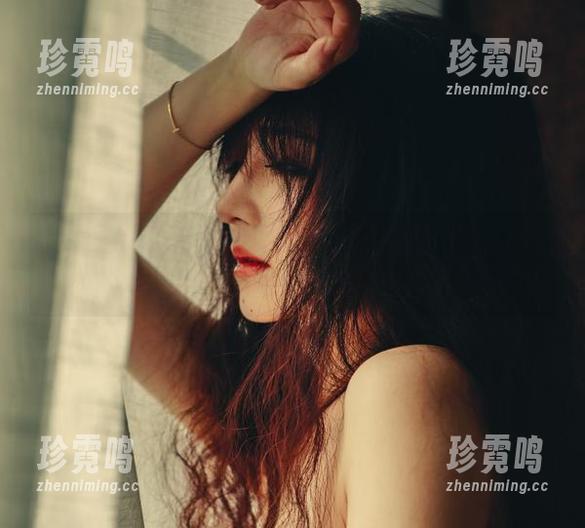 原图里樱晚gigi的双马尾，我的目光逃不开的地方....