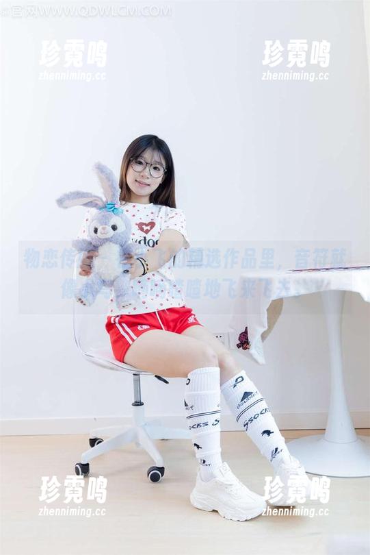 物恋传媒-小飞 物恋传媒 - 在小飞的精选作品里,音符就像小鸟,嘀嘀喳喳地飞来飞去。
