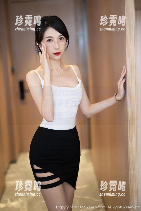 秀人网-Manuela玛鲁娜 秀人网 - 这就是Manuela玛鲁娜和她的皮衣写真:有时是走路的风,有时是“根本没在抬腿”的慵懒美图!