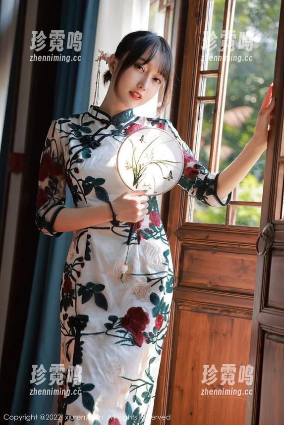 秀人网-小蛮妖 秀人网 - 小蛮妖的套图:私密小料,想不想来探个究竟?