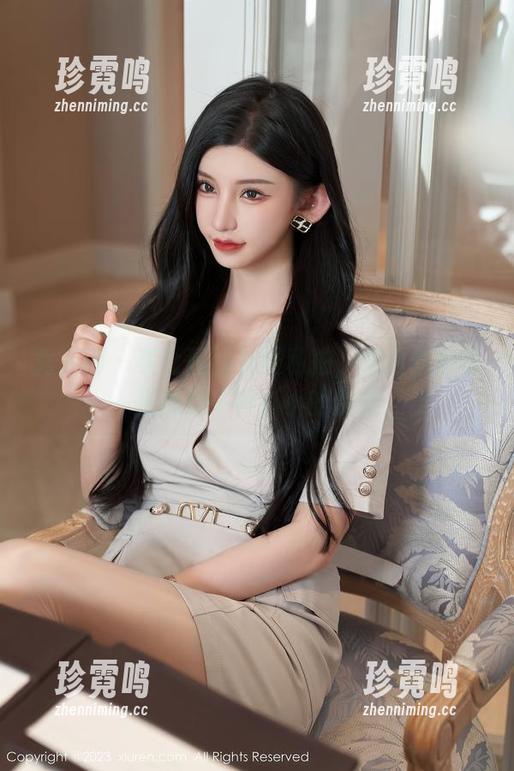 秀人网 - 李七喜的礼服私拍，图包里的每一张都是一种小小的诱惑。