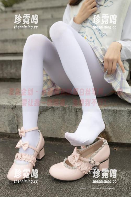 紧急企划-小恩 紧急企划 - 小恩和她的厚白丝写真,一定要让我一饱眼福,免费到不行!