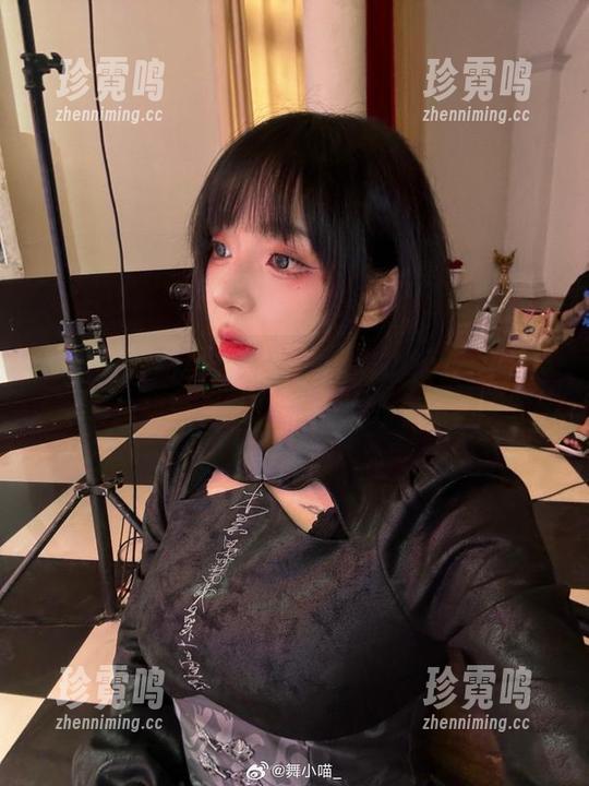 舞小喵 舞小喵的肉丝:写真集里的小细节,让人总想再看一遍,快来分享吧。