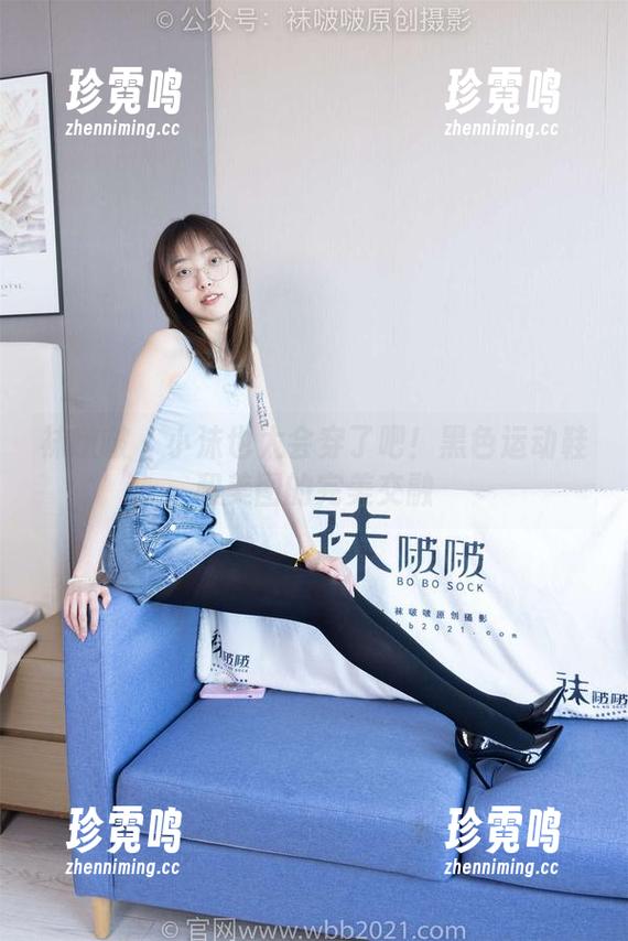 袜啵啵 - 小沫也太会穿了吧！黑色运动鞋和美图的完美交融