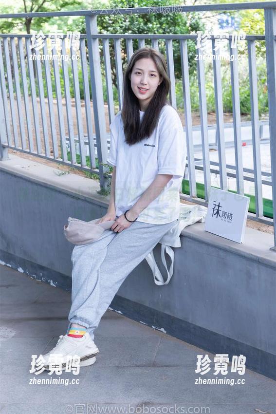 袜啵啵-小淳 袜啵啵 - 小淳的白棉袜图集:这袜子也是没谁了,太可爱了吧!